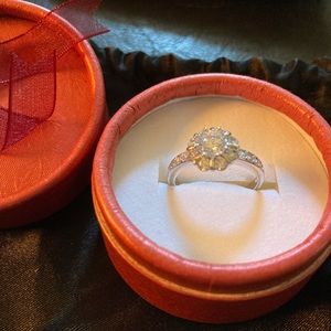 TOCARA. Laurie. Sterling silver with Star DiAmi stones. Size 8